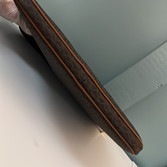 Michael Kors laptop/Tablet case - Picture 8 of 9